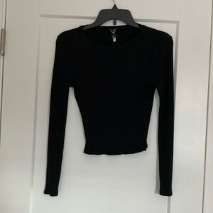 Black Ribbed Long-Sleeve Crop Top - Windsor Size Medium
